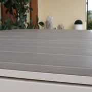 Tavolo estensibile da esterno 180/240 cm con struttura in alluminio e piano in polywood effetto legno in doghe