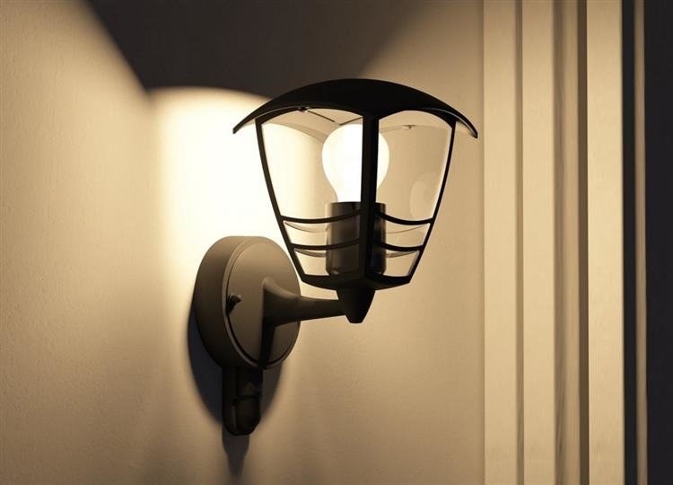 Lampada da parete per esterno nera con sensore luce-buio