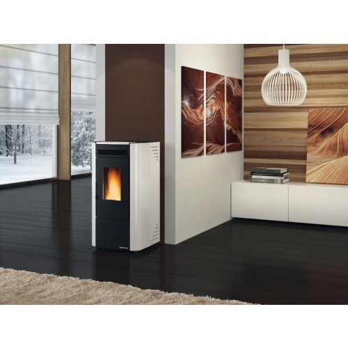 Stufa a pellet termostufa con rivestimento maiolica ceramica design moderno  Iside 2.0 Nordica Extraflame