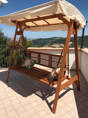 Dondolo 3 posti da esterno giardino con struttura in legno di acacia e tettuccio in poliestere beige